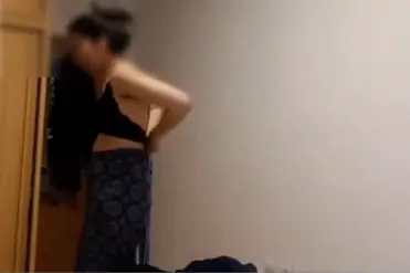Diam-Diam Rekam Pacar Kakak Ganti BH Hitam Sange